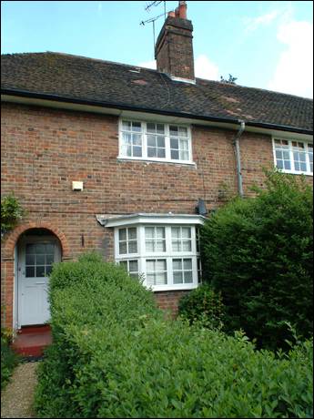 09 Midholm Close